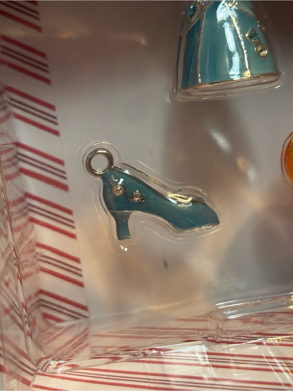 2019 Disney Cinderella Having a Ball set features miniature porcelain ornaments - Picture 6 of 9
